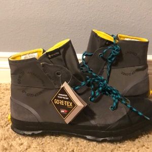 Converse gortex great for ☔️ new with tags!